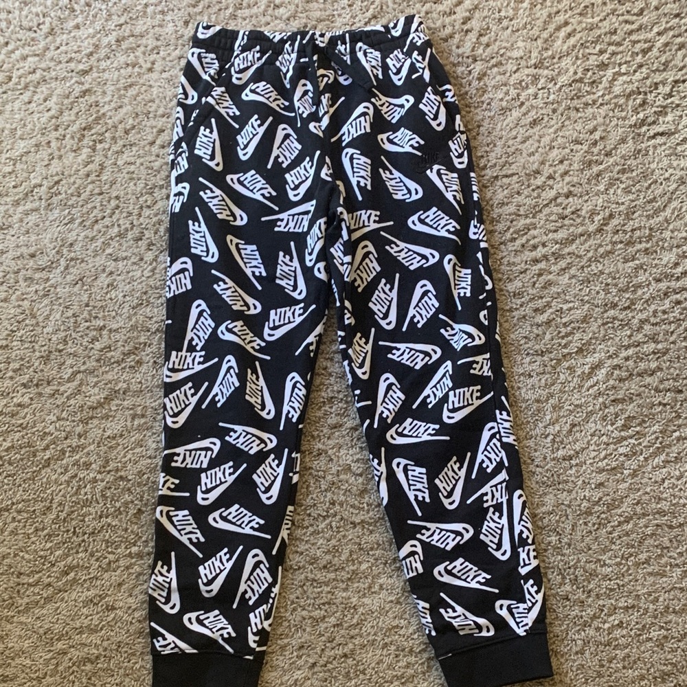Black and white Nike sweatpants